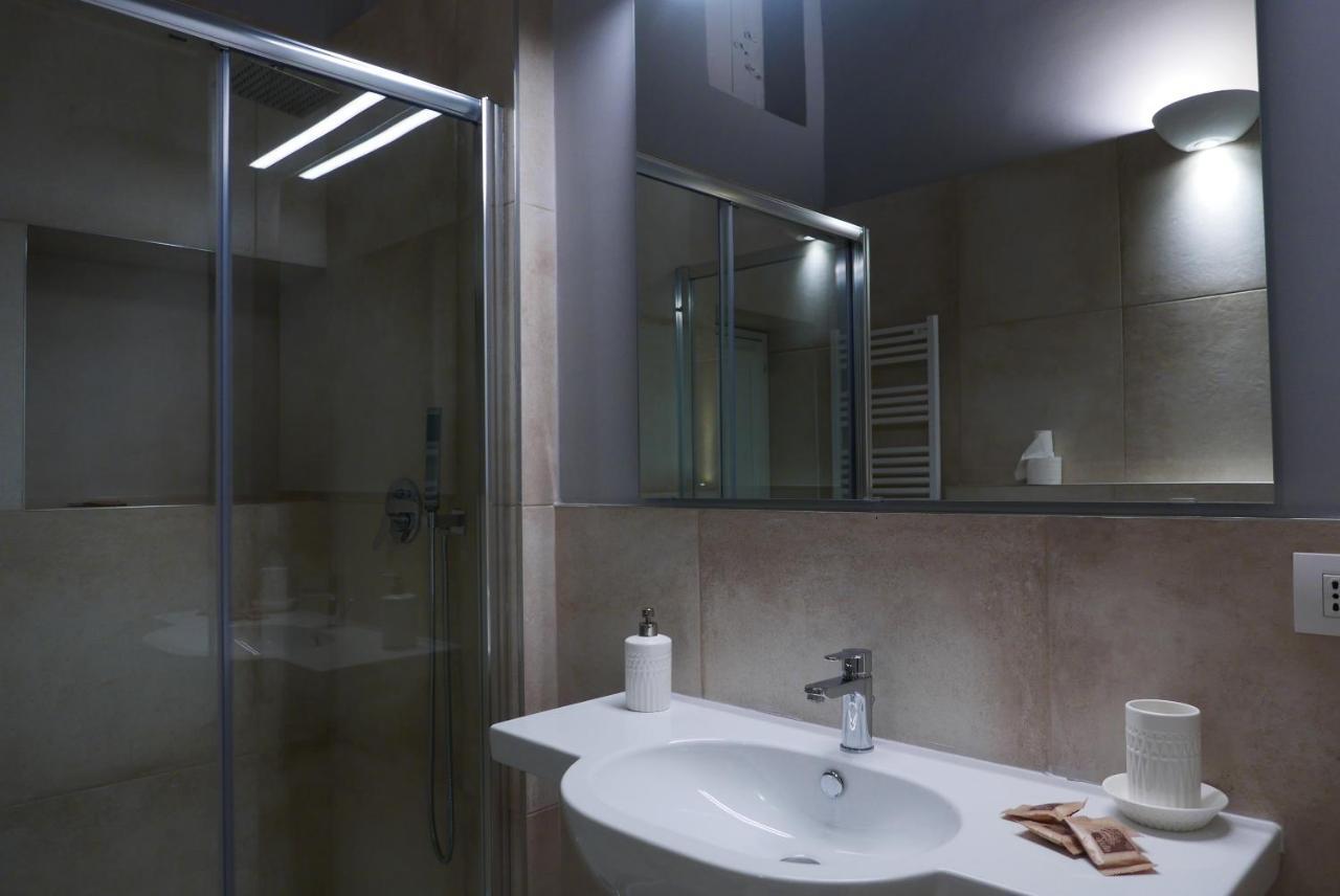 Suite 261 - Intero Appartamento Nel Centro Di บารี ภายนอก รูปภาพ