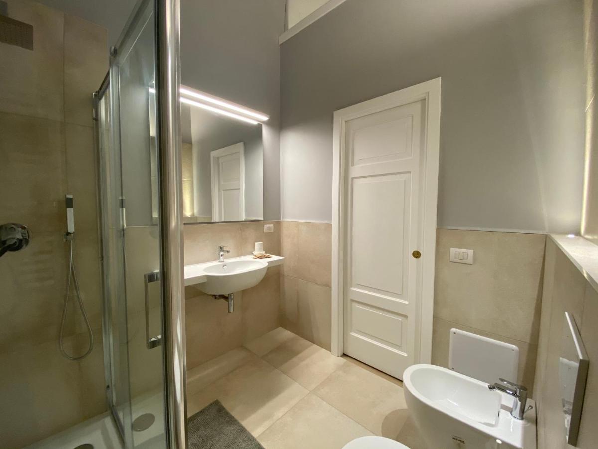Suite 261 - Intero Appartamento Nel Centro Di บารี ภายนอก รูปภาพ