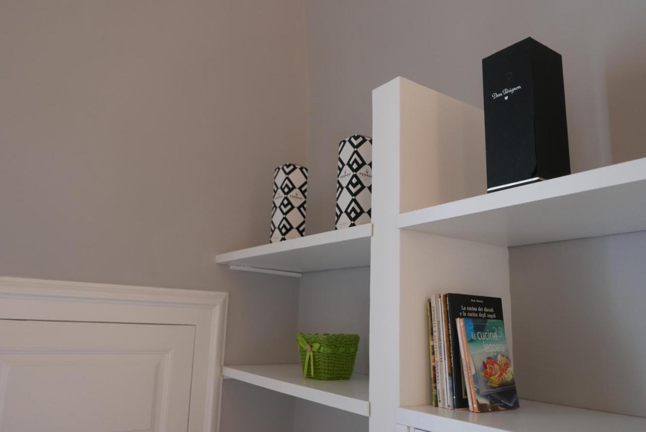 Suite 261 - Intero Appartamento Nel Centro Di บารี ภายนอก รูปภาพ